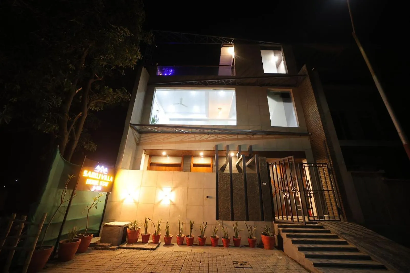 *** Ξενοδοχείο Saroj Villa Agra  Ινδία